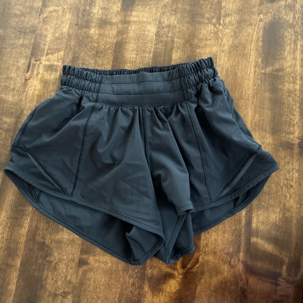 Lululemon hotty hot low-rise lined shorts 2.5